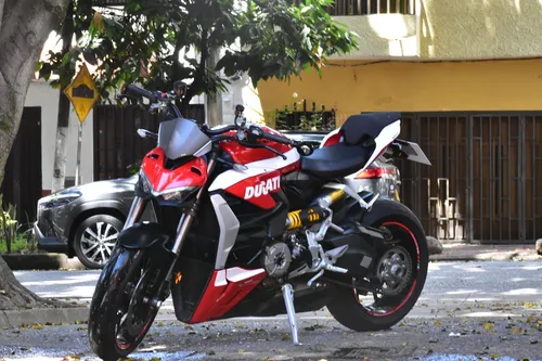 Ducati Streetfighter V2 2022