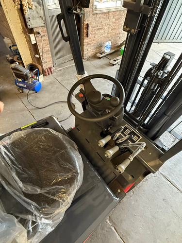 Autoelevador Electrico Bateria De Litio 1600 Kg