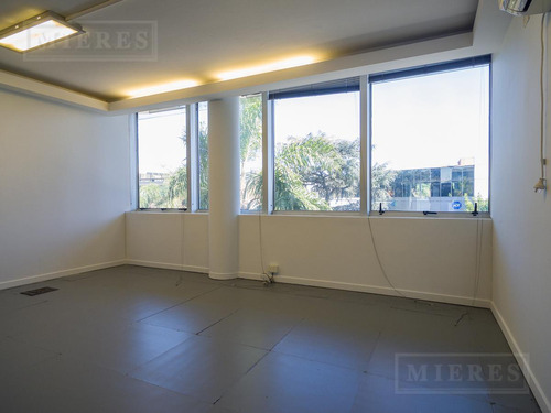 Oficina En Alquiler De 594 M2 Thames Y Panamericana, San Isidro