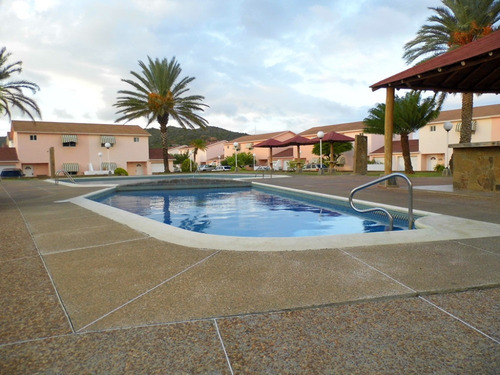 Imagen 1 de 14 de Town House En Venta En Porlamar Villas, Circunvalacion