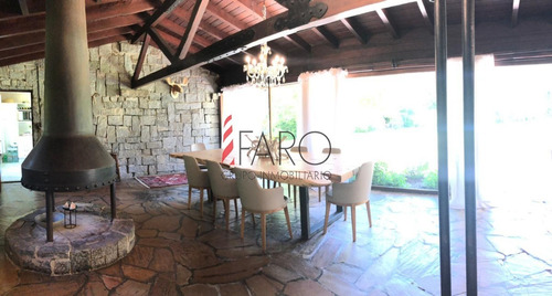 Construcción Tradicional De Ladrillo Por Fuera, Piedra Por Dentro Y Techo De Tejas-ref:37762