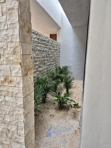 Residencia En Venta, Completamente Lista En Privada Con Casa Club De Lujo!