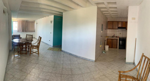 Imagen 6 de 19 de Apartamento En Venta De Oportunidad Juan Griego Edificio La Galera