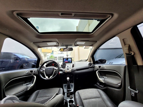 Vendo Ford Fiesta 1.6 5 P Titanium Kinetic Design Año 2011