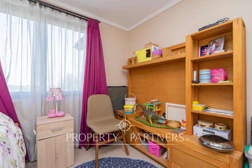 Cómoda Casa De 4 Dormitorios En Condominio De La H...