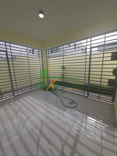 Casa En Venta Exclusivo Residencial Cerrado, Santiago (hfc-205)