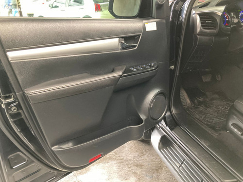 Toyota Hilux 2.8 D-4D TURBO DIESEL CD SRX 4X4 AUTOMÁTICO