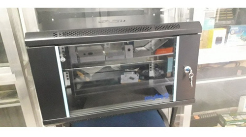 Gabinete Rack Pared 9 Rmu, Pta Vidrio, Cerrado, Extr Y Bande
