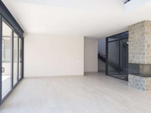 Residencia De Autor En Altozano, 4 Recámaras, Una En Pb, Estudio, Family Room..