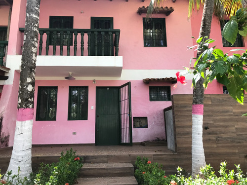 Townhouse Recien Remodelado Para La Venta, Cerca De Playa El Cardón En Margarita. Cahp. 24-2287