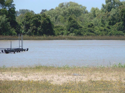 Lencke Vende - Albanueva-excelente Lote Al Rio Con Amarra, Frente A La Bahia Del Club House.