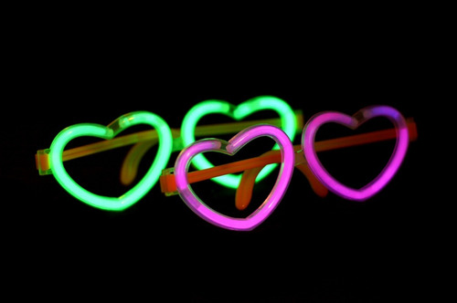 Imagen 4 de 10 de Cotillon Luminoso Combo Fiesta 230 Art Carioca Led +silbatos