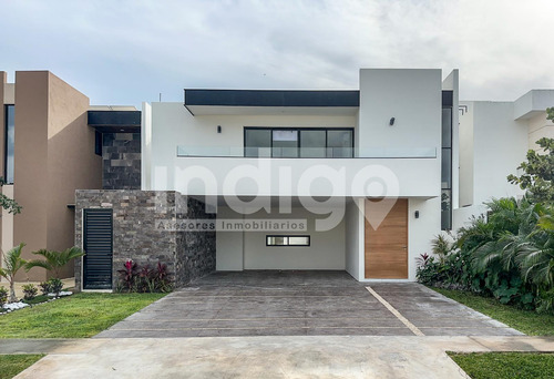Casa En Venta En Mérida En Privada Parque Natura, Sitpach