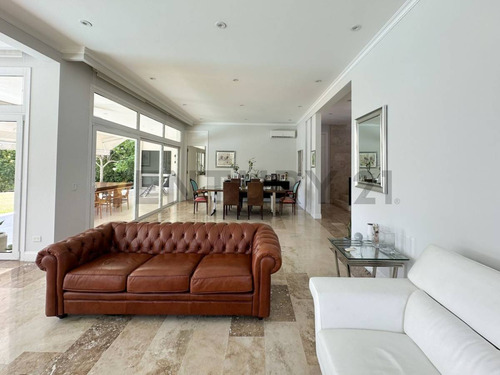 Impecable Casa En Alquiler Amoblado En Cabos Del Lago.