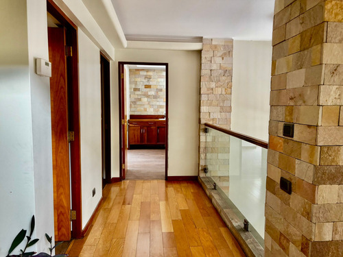 Excelente Casa Comercial Nueva Costanera - Vitacura, 4 Dorm