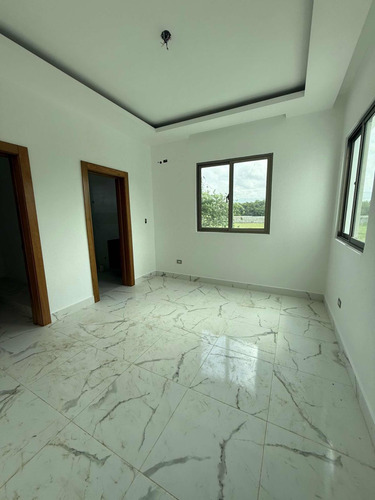 Moderna Casa En Venta En Gurabo