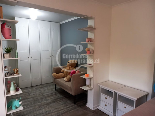 Casa En Venta De 5 Dorm. En La Florida