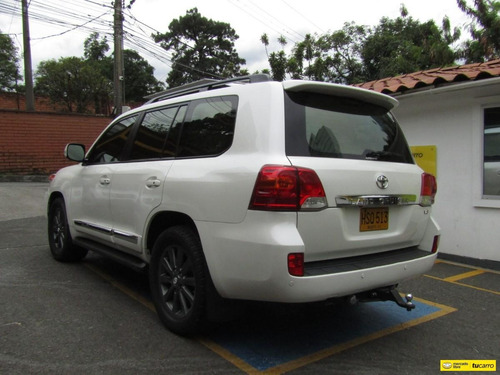 Toyota Land Cruiser 200 4.5 Imperial