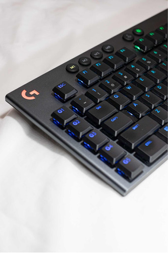 Teclado Mecânico Gamer Logitech G815 Rgb Lightsync