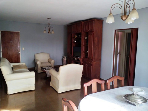 Imagen 2 de 14 de Venta - Amplio Departamento 3 Ambientes - Centro - Monte Grande