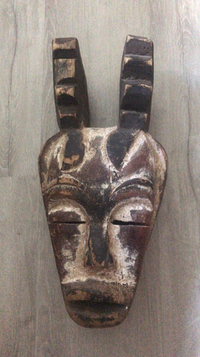 Máscara Indígena Cultura Africana ( República Dominicana) 