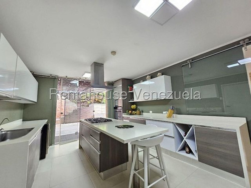 Agp Moderna Casa En Venta En Lomas De Chuao, Con Hermosa Áreas Sociales 25-21600 Ys