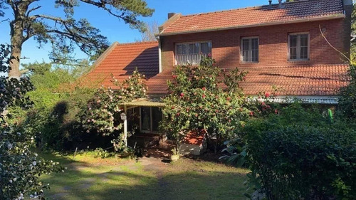 Casa En Venta - 2 Dormitorios 3 Baños - Cochera - 2.400mts2 - Sierra De Los Padres