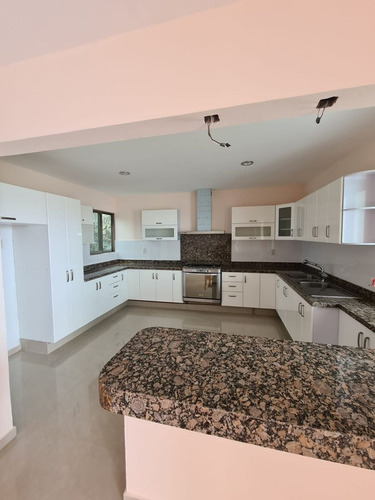 Imagen 13 de 30 de Preciosa Casa En Venta En Cumbres Del Lago