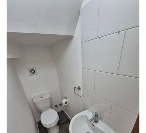 Atención! Casa De 3d+3b, Como Nueva. Oportunidad Compra.