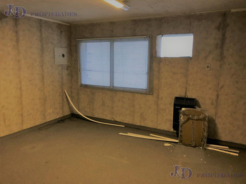 Imponente Edificio En Block En Monserrat