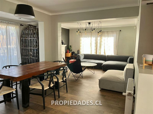 Casa En Venta De 5 Dorm. En Ñuñoa