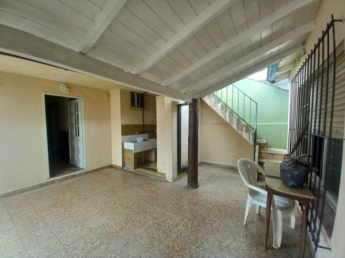 Imagen 12 de 15 de Chalet En Venta De 3 Ambientes Mas Dependencia, Ideal Para Reformar