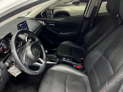 Mazda 2 1.5 Touring Sedan