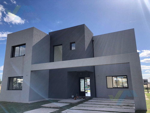 Venta De Casa Con Pileta En Dos Plantas Lote Interno - Santa Lucia Pilar Del Este