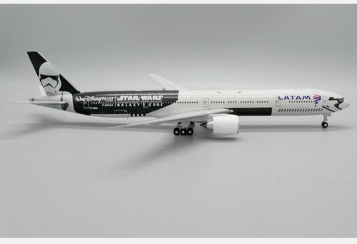 Miniatura De Avião Boeing 777 300 Latam Star Wars.