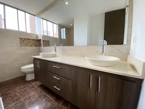 Apartamento En Arriendo Ubicado En El Poblado Sector Los Balsos (27090).