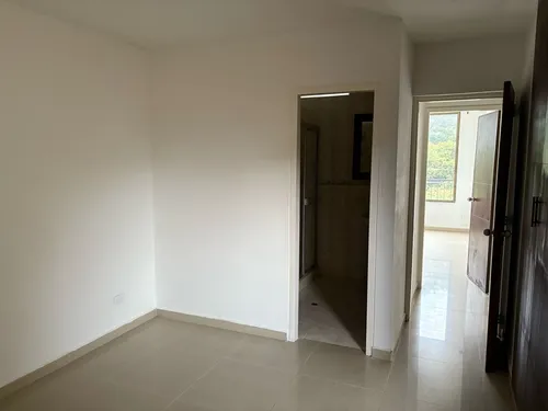 Edificio En Venta En El Ingenio Iii. Cod V8562