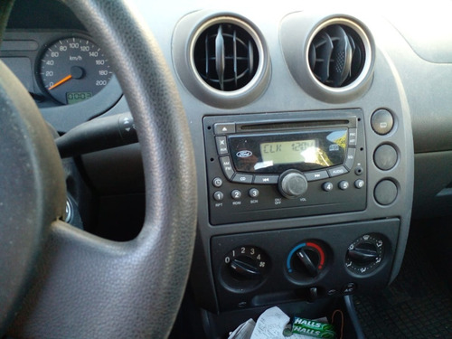Imagen 4 de 10 de Ford Fiesta Max 1.6 Ambient 2006