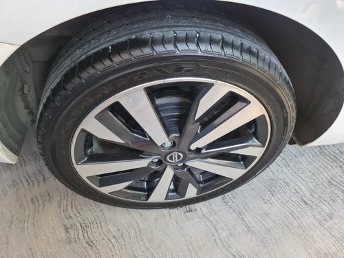 Imagen 14 de 15 de Nissan Versa Platinun