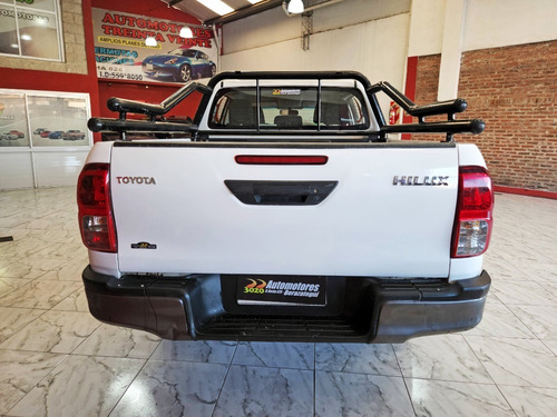 Imagen 16 de 25 de Toyota Hilux 2.4 Cd Dx 150cv 4x2 2017