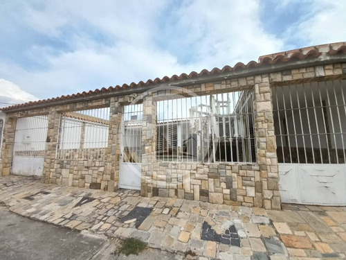 Casa A Precio De Oportunidad En Urbanización Corinsa, Cagua. 010jsc