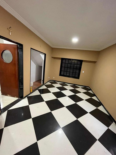 Imagen 27 de 29 de Casa En Venta - 6 Dormitorios 5 Baños - 300mts2 - Tablada