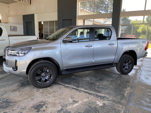 Imagen 2 de 15 de Toyota Hilux Srv 4x4 Manual M/t 0km - Año 2022 Disponible