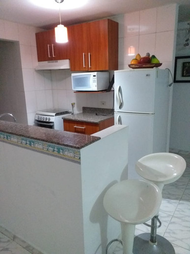 Imagen 4 de 11 de Alquilo Apartamento Semi Amoblado. Parque Lefevre. $750