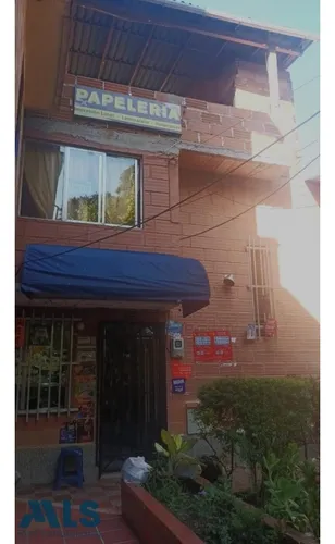 Casa 3 Niveles En Unidad Abierta(mls#253402)