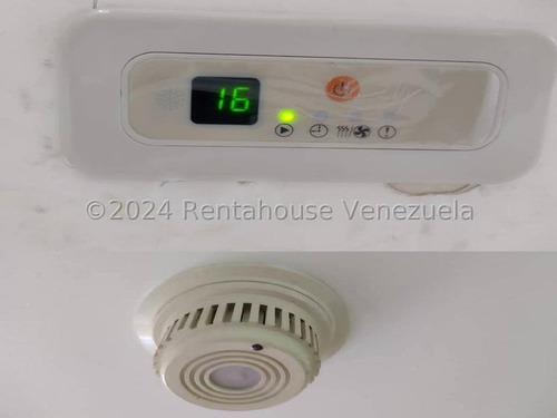 Vendo Estupenda Oficina Remodelada De 46.8 Mts2 Chacaito !!! Consta De 4 Ambientes , Recepción, 2 Oficinas Cerradas Y Otro Ambiente Para Reuniones Y Trabajo...excelente Inversión...!!