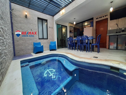 Imagen 1 de 12 de Remax Vende Casa Remodelada Full Equipo En Exclusivo Conjunto Casas Del Mar En Tucacas
