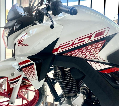 Imagen 7 de 19 de Honda Twister Cb250 0km 2023 Puro Estilo Naked ! En Genamax