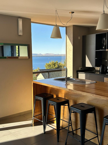 Casa Con Hermosa Vista Al Lago En Bariloche