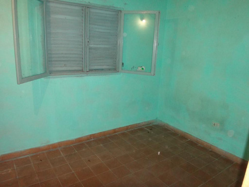 Casa De 2 Dormitorios En Zona Industrial, Cocina Comedor, Baño, Lavadero Patio De 240 M2 Con Galpón Parabólico De 100 M2 (ideal Taller /depósito). Terreno De 10 X 38 Orientado Al Norte.